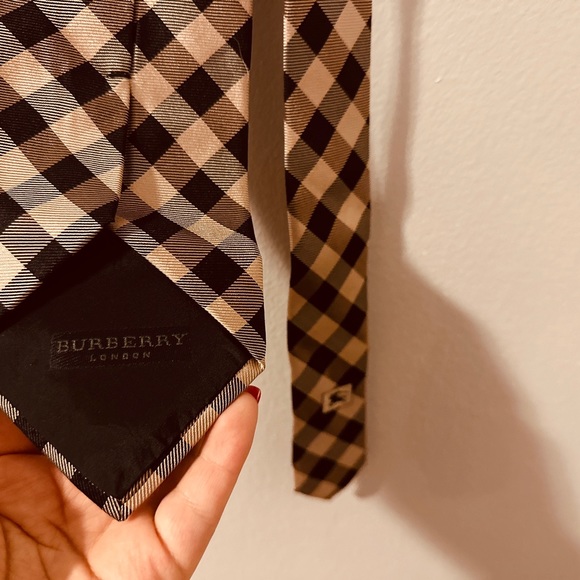 Burberry Tie - Picture 2 of 3